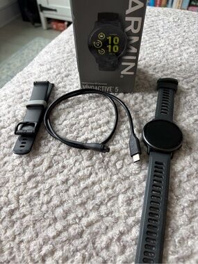 garmin vívoactive 5 Black Fitness Smartwatch with Charger and Extra Band